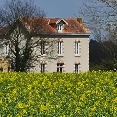 Maison Independante Avec Grande Piscine Et Jardin Holiday home *