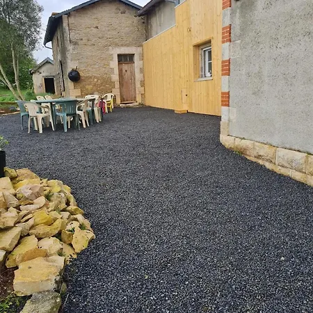 Maison Independante Avec Grande Piscine Et Jardin *